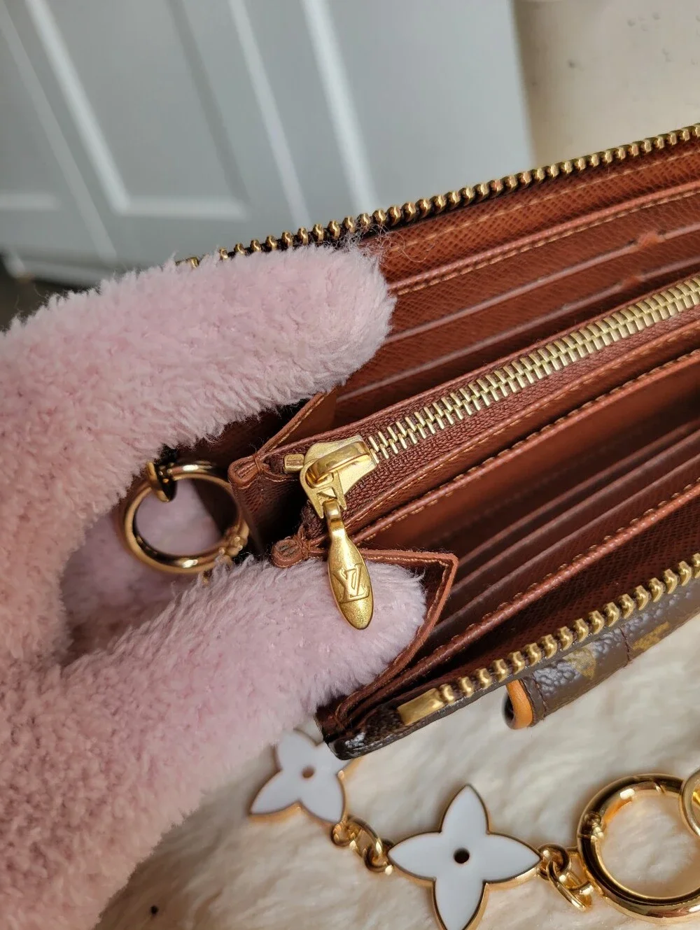 Louis Vuitton Wallet Monogram - Shoulder Crossbody Bag